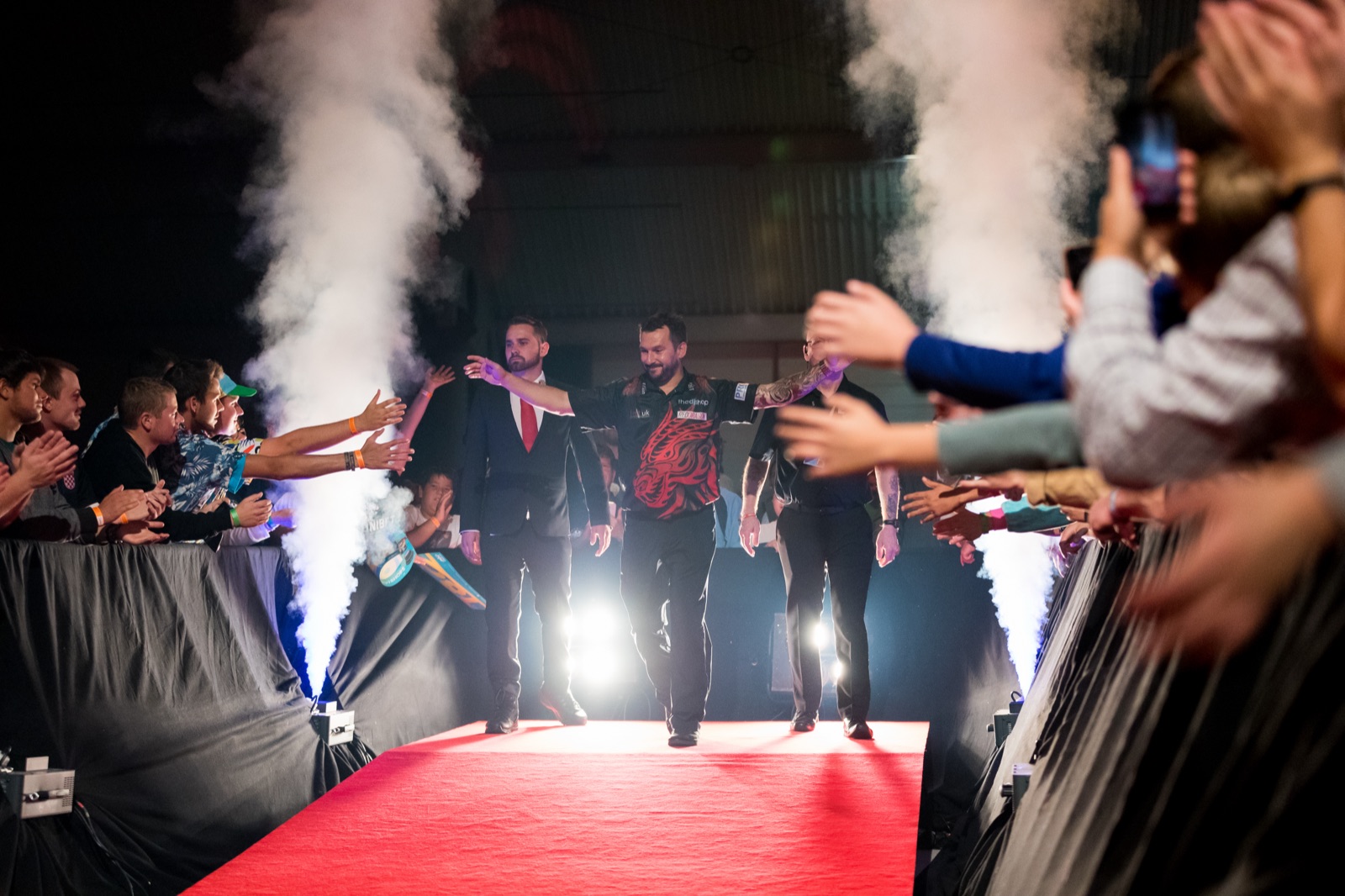 Jonny Clayton walks on at a PDC European Tour night (Photo: Sven Mandel, CC BY-SA 4.0)